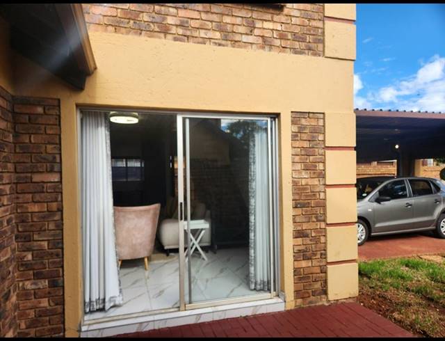 3 BEDROOM DUPLEX FOR SALE IN GLEN MARAIS